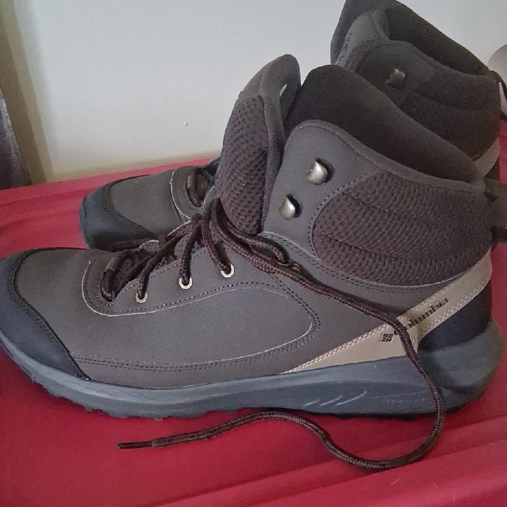 Columbia Men's Brown and Black Outdoor Boots